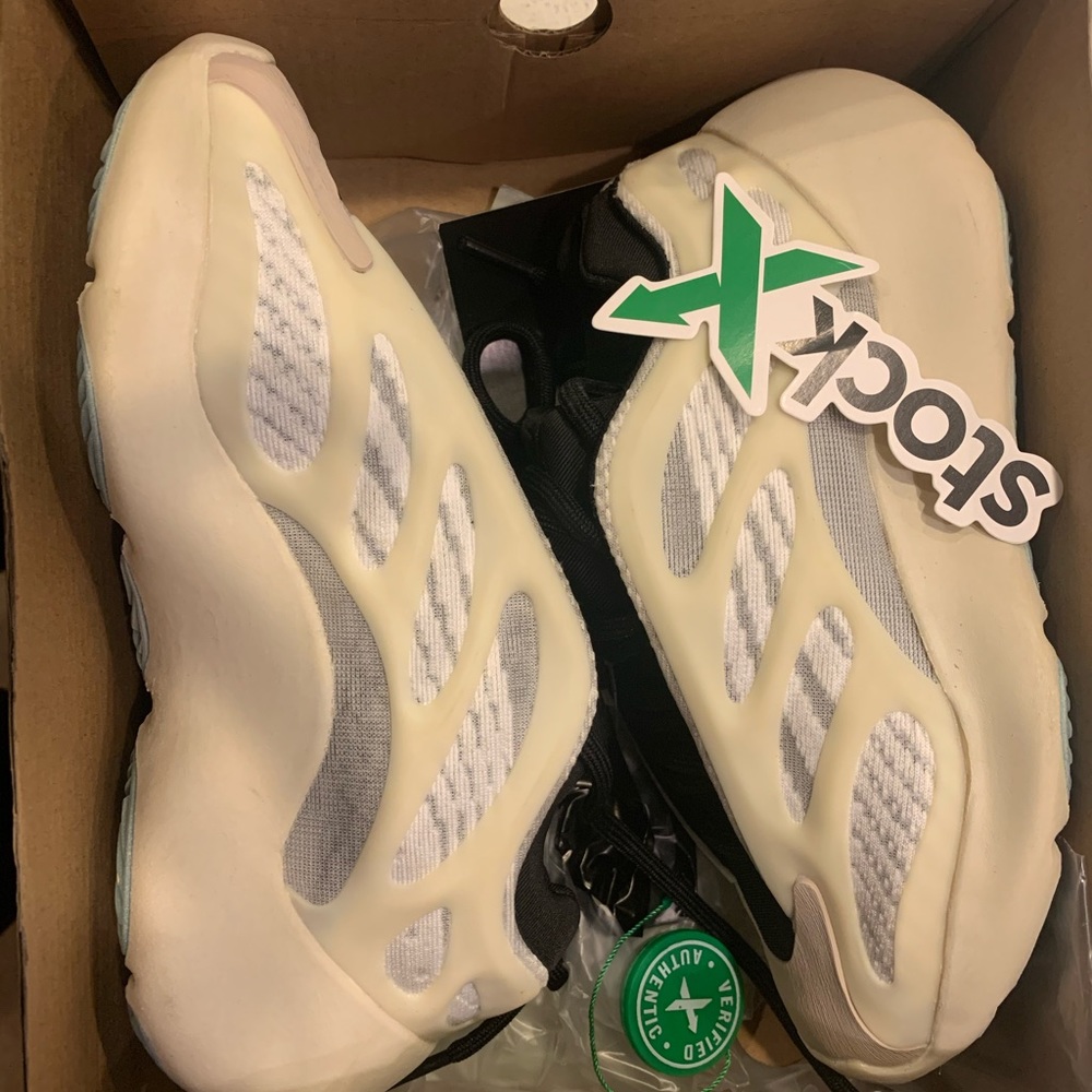 adidas yeezy boost 700